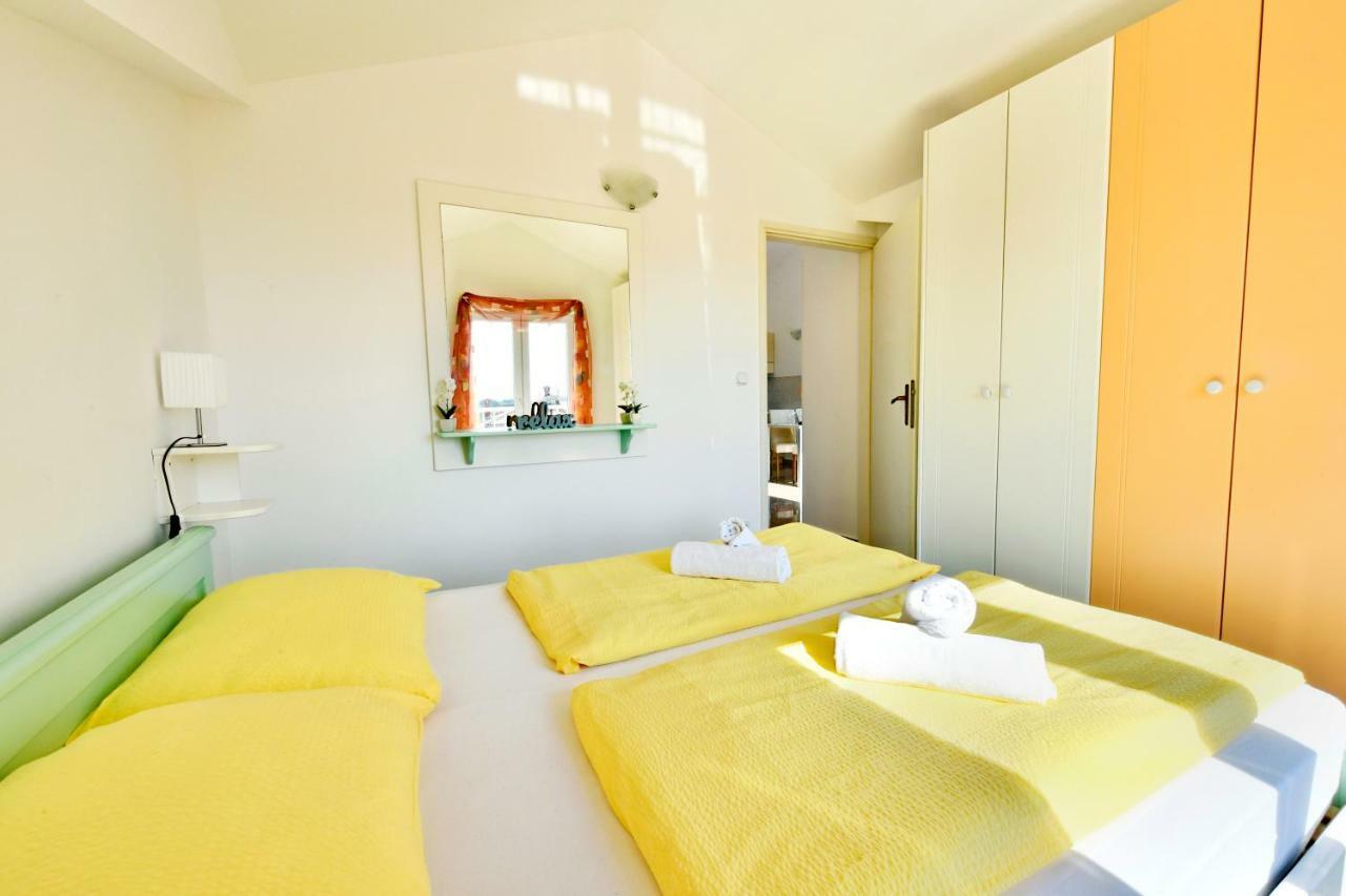 Apartman Del Mar Apartment โปเรช ภายนอก รูปภาพ