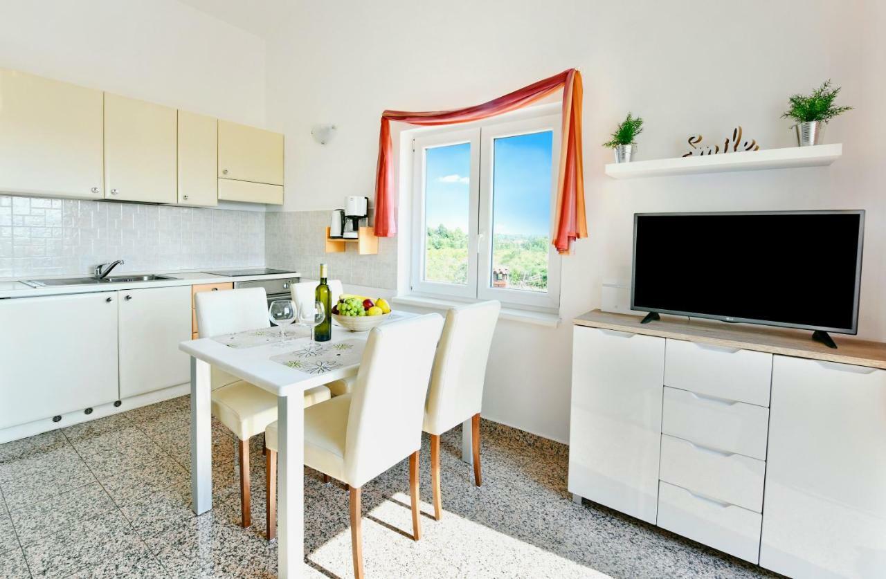 Apartman Del Mar Apartment โปเรช ภายนอก รูปภาพ