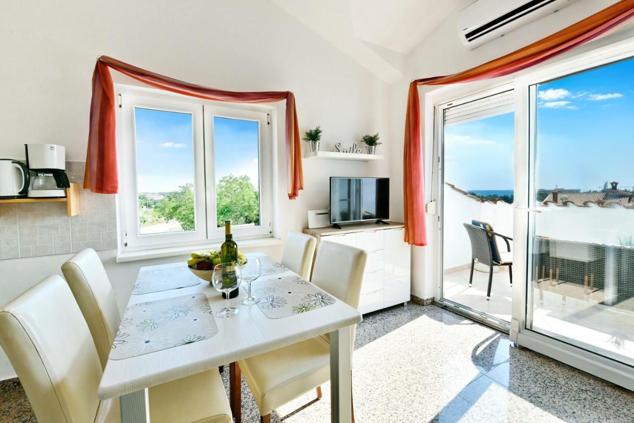 Apartman Del Mar Apartment โปเรช ภายนอก รูปภาพ