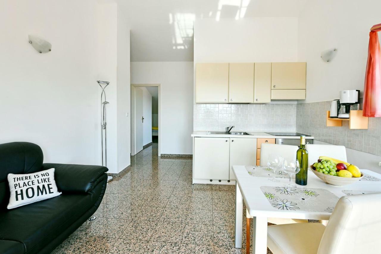 Apartman Del Mar Apartment โปเรช ภายนอก รูปภาพ