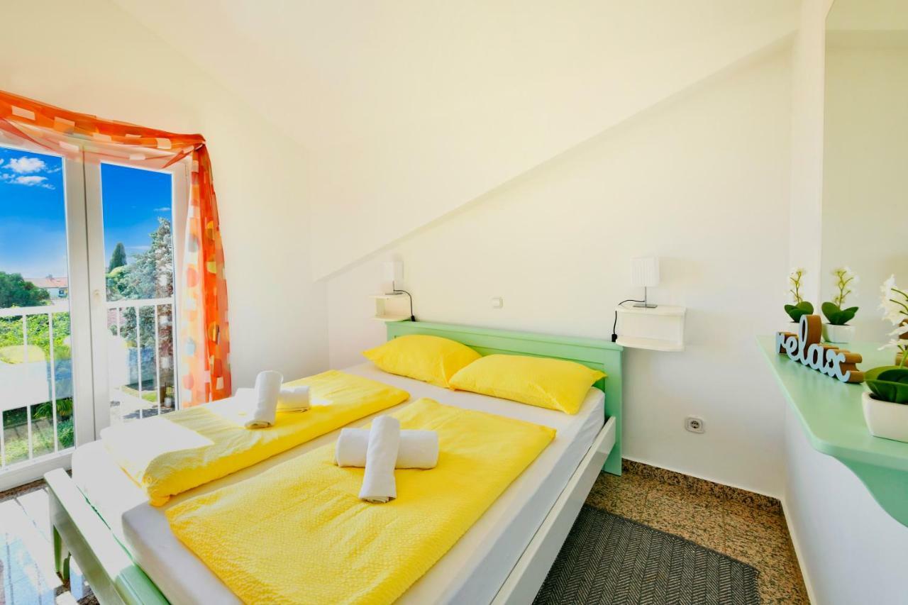 Apartman Del Mar Apartment โปเรช ภายนอก รูปภาพ