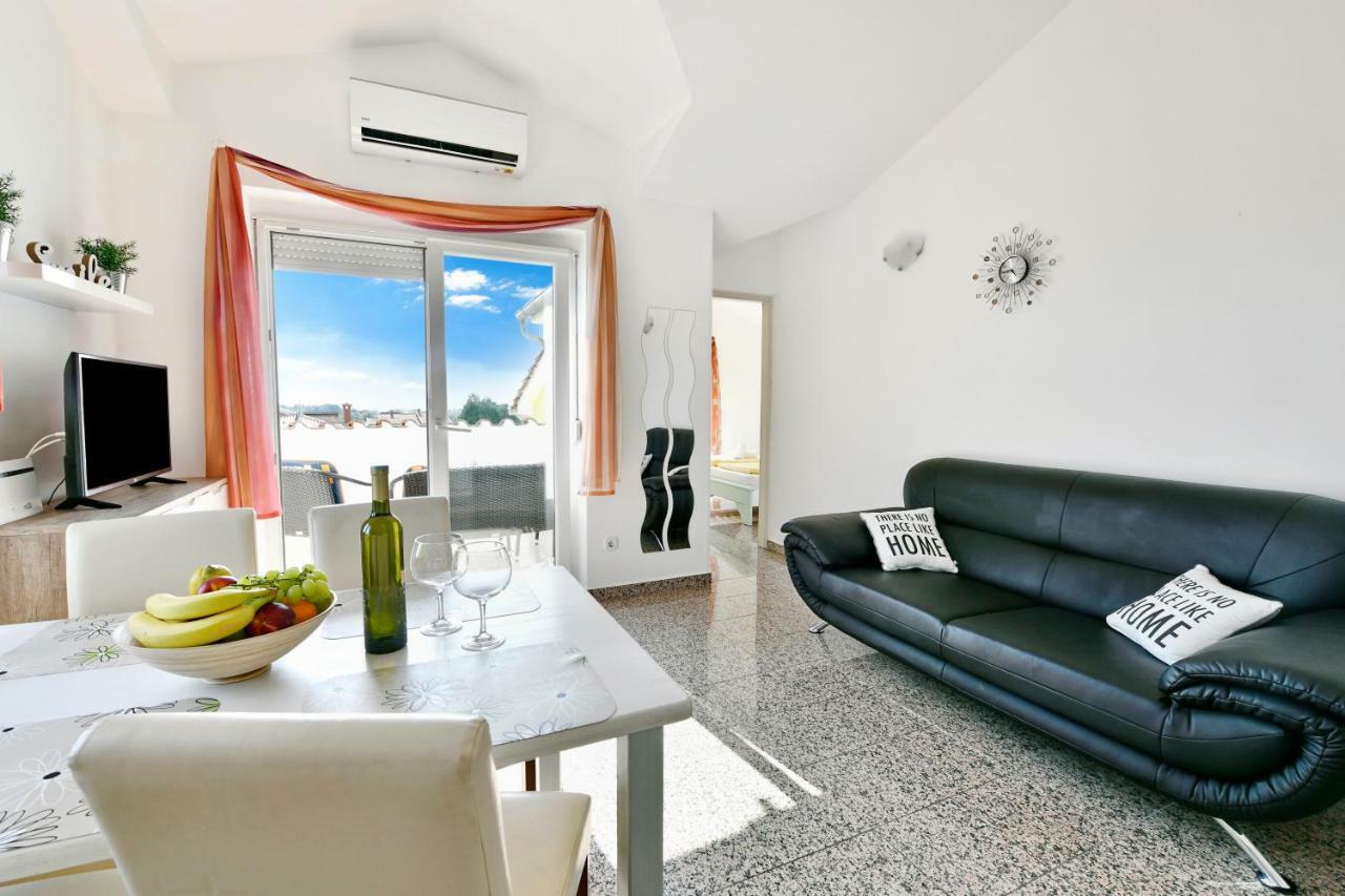 Apartman Del Mar Apartment โปเรช ภายนอก รูปภาพ