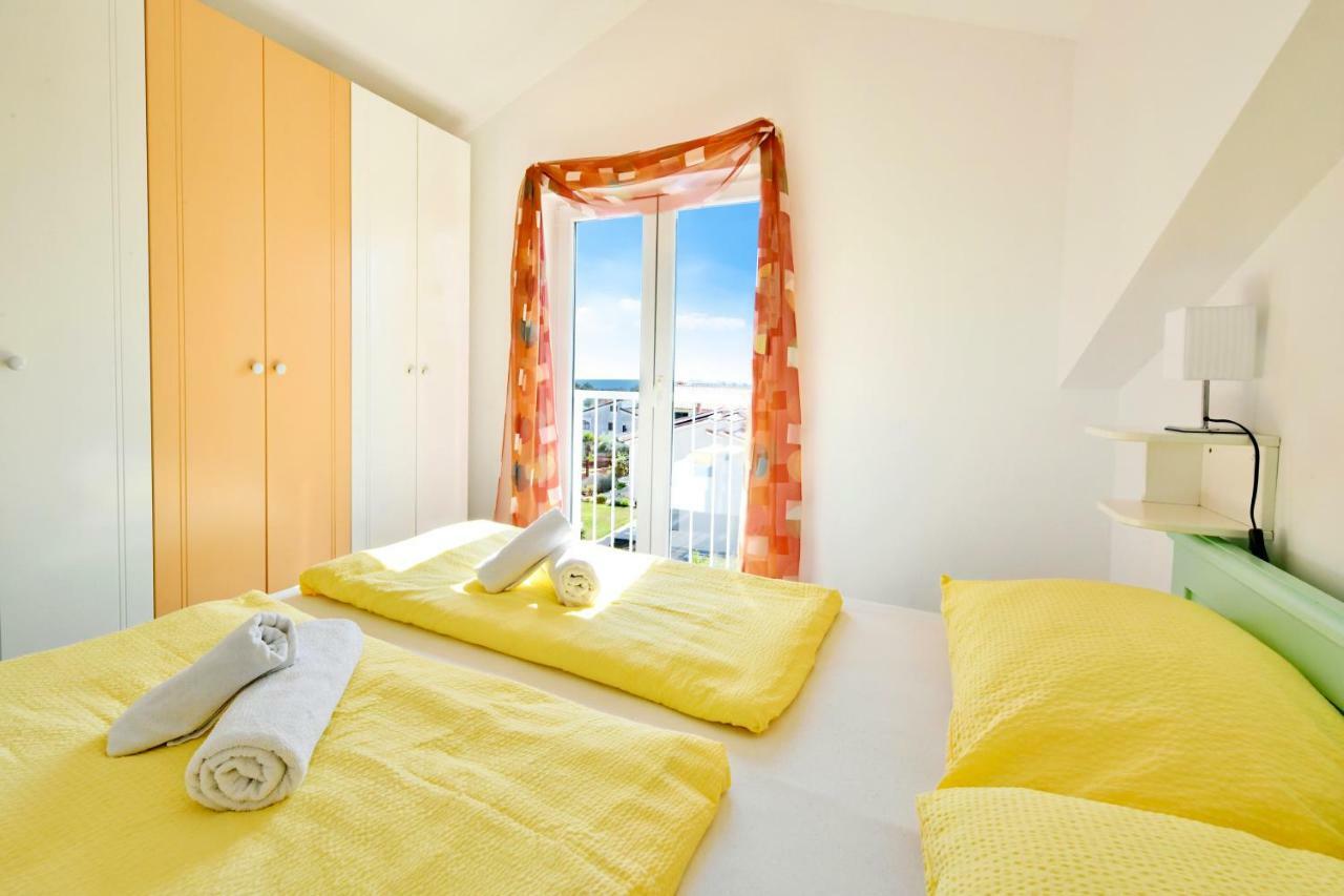 Apartman Del Mar Apartment โปเรช ภายนอก รูปภาพ