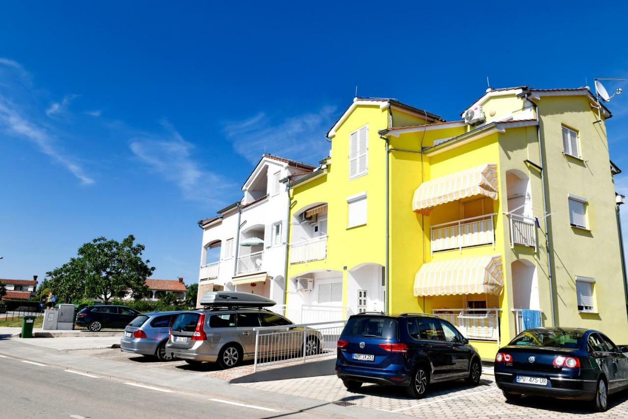 Apartman Del Mar Apartment โปเรช ภายนอก รูปภาพ